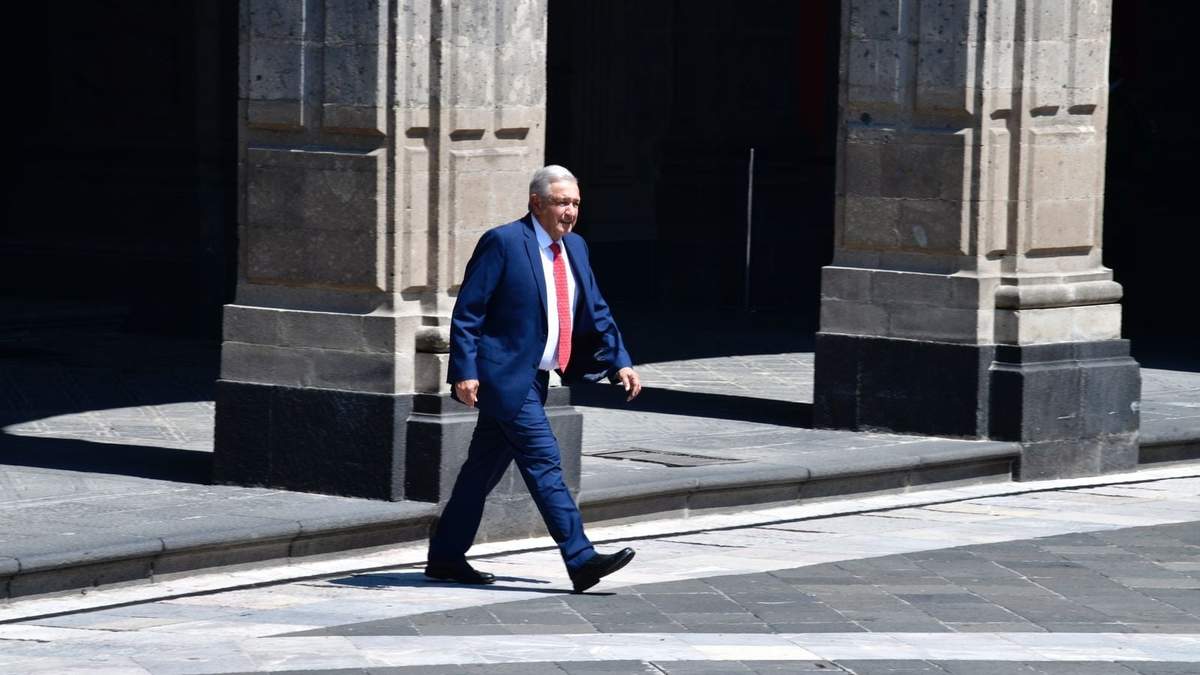 El presidente durante una caminata en Palacio Nacional