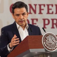 Zoé Robledo, titular del IMSS, da positivo a covid-19; estuvo con AMLO el viernes