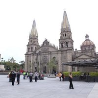 Bares y antros cerrarán ante aumento de casos covid-19 en Jalisco