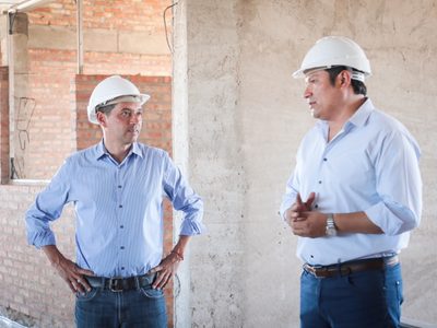 Koopmann visitó obras escolares que beneficiarán a más de 1200 estudiantes en Centenario