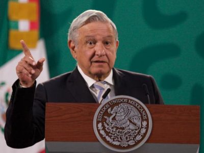 AMLO amaga con reforma constitucional si se frenan cambios a industria eléctrica