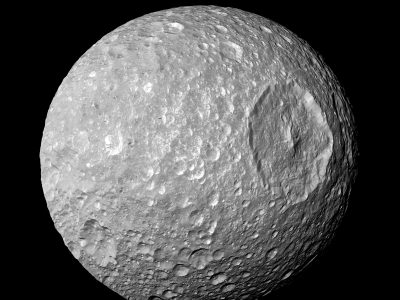 Astrónomos encuentran pruebas de océano joven en luna de Saturno