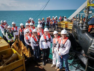 Gobernador Joaquín Díaz e integrantes del CCE supervisan avances del dragado del Puerto Progreso