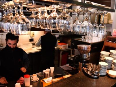 Experiencias seguras: la gastronomía abre con protocolos estrictos