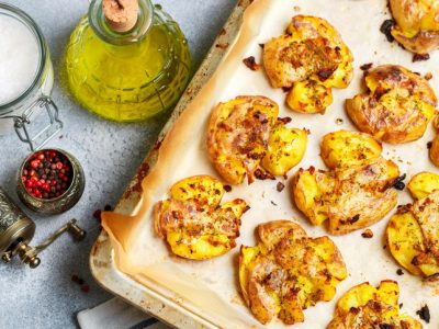 Papas aplastadas: probá esta versión súper divina para acompañar cualquier menú en Navidad
