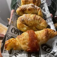 Vigilantes y medialunas de grasa: no pases más por la panadería y hacete esta receta fácil, deliciosa y muy económica