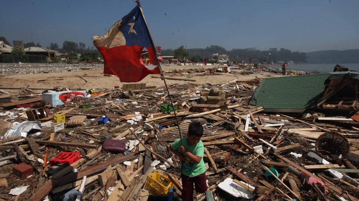 Destrucción tras el terremoto y tsunami en 2010 en Chile. Fuente: (Twitter)