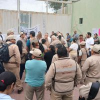 Reciben con protestas al nuevo secretario de Salud de Yucatán; exigen homologación salarial