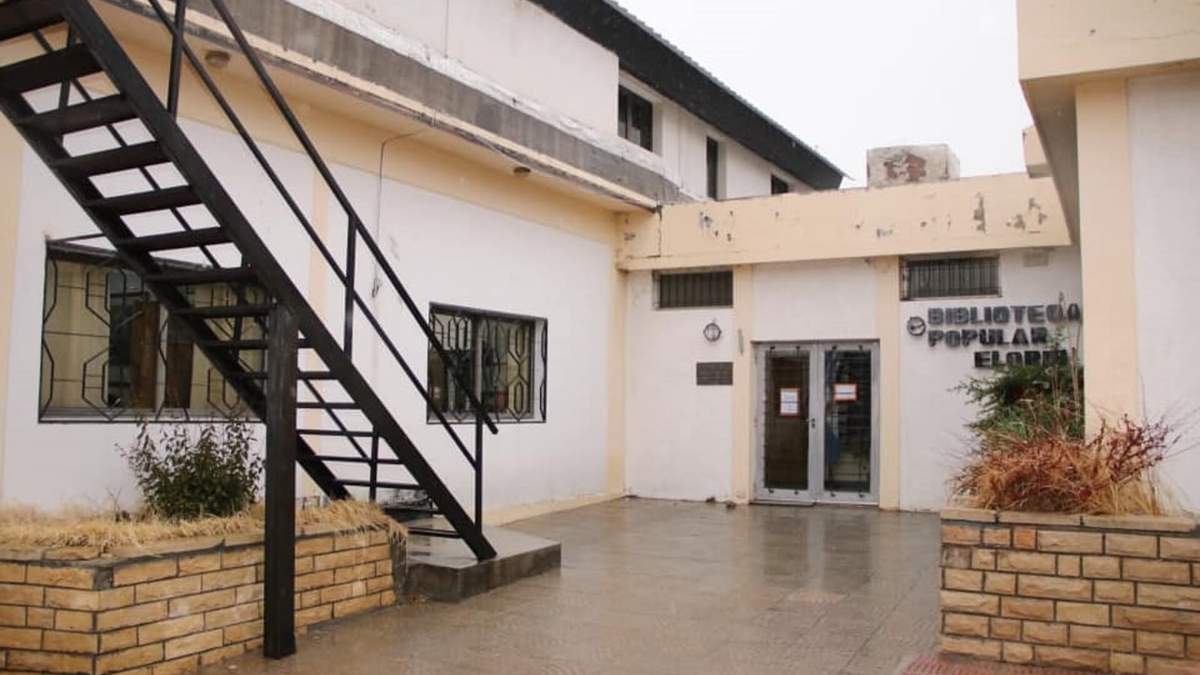 Edificio de la emblemática Biblioteca Popular Elordi de Zapala. Fuente: (Twitter)