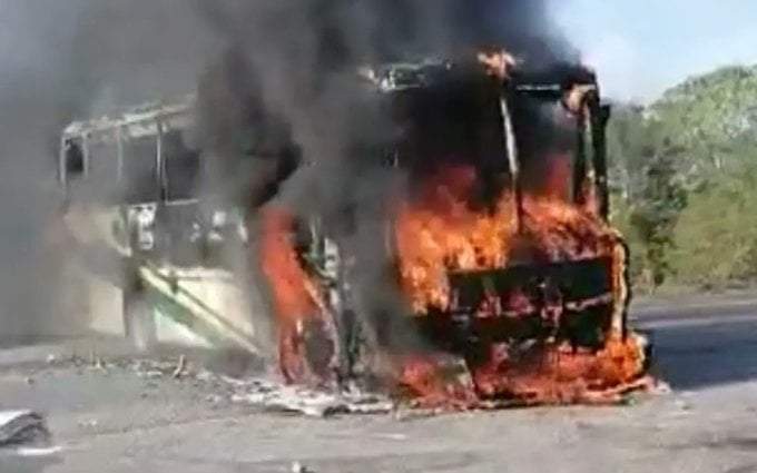 Queman autobús en protesta de Juchitán
