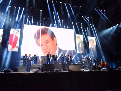 Llanto fiel del Zócalo a 'El Príncipe de la canción”