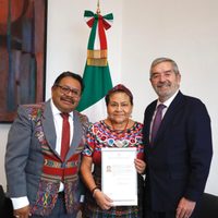 Rigoberta Menchú, premio Nobel de la Paz, recibe la nacionalidad mexicana