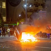 60 detenidos tras segunda noche de furia en España: videos