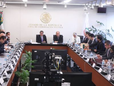 Parlamento dual para reforma eléctrica, la propuesta que impulsan Monreal y Moreira