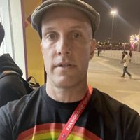 Muere un periodista mientras cubría el Mundial de Qatar; su hermano sospecha asesinato