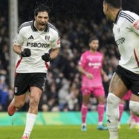 Raúl Jiménez rompe marca de "Chicharito", al convertir 2 penales, y Fulham empata 2-2 con Ipswich