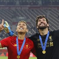 Allison y Firmino protagonizaron un momento emotivo en sus vidas futbolísticas