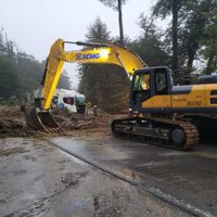 El viento voló árboles techos y la lluvia provocó deslaves que bloquearon caminos cordilleranos