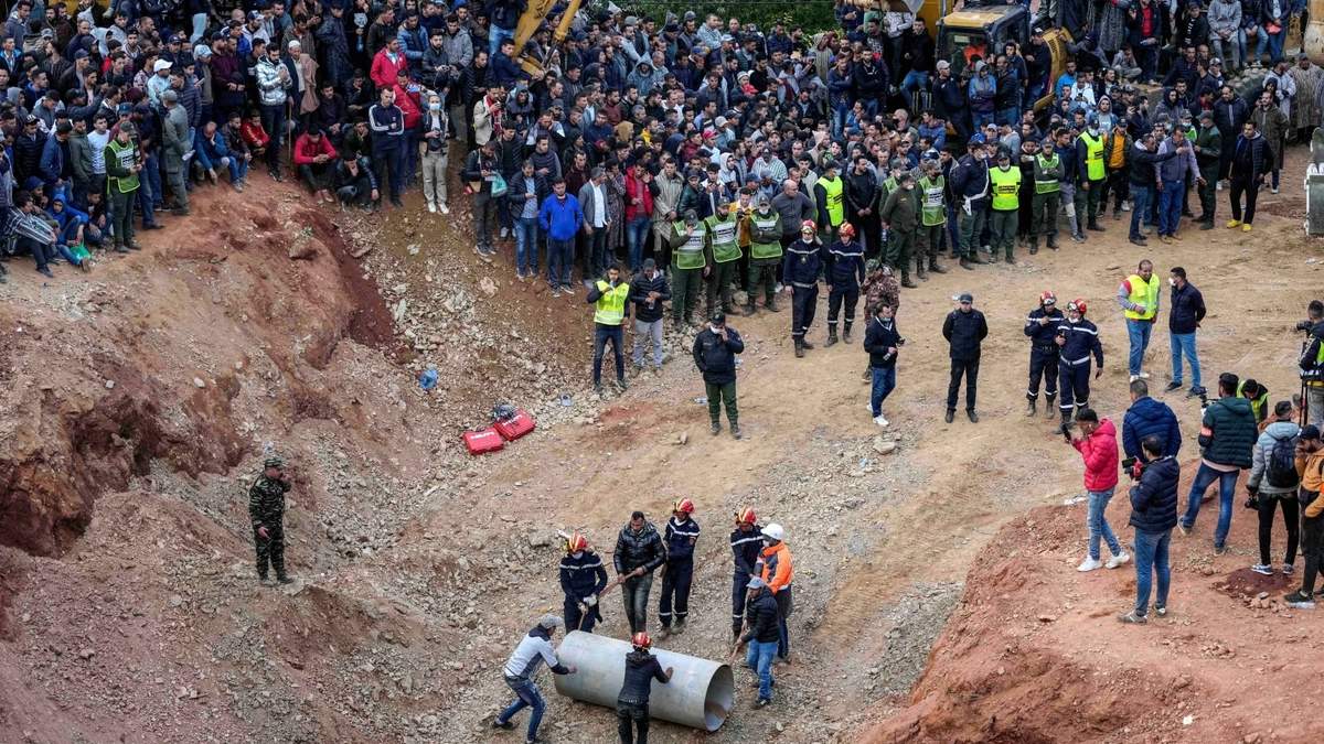 Los trabajos para rescatar a un niño de 5 años que cayó en un pozo en Marruecos