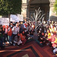 MC lleva a Sheinbaum un "Monumento a la Antiecología"