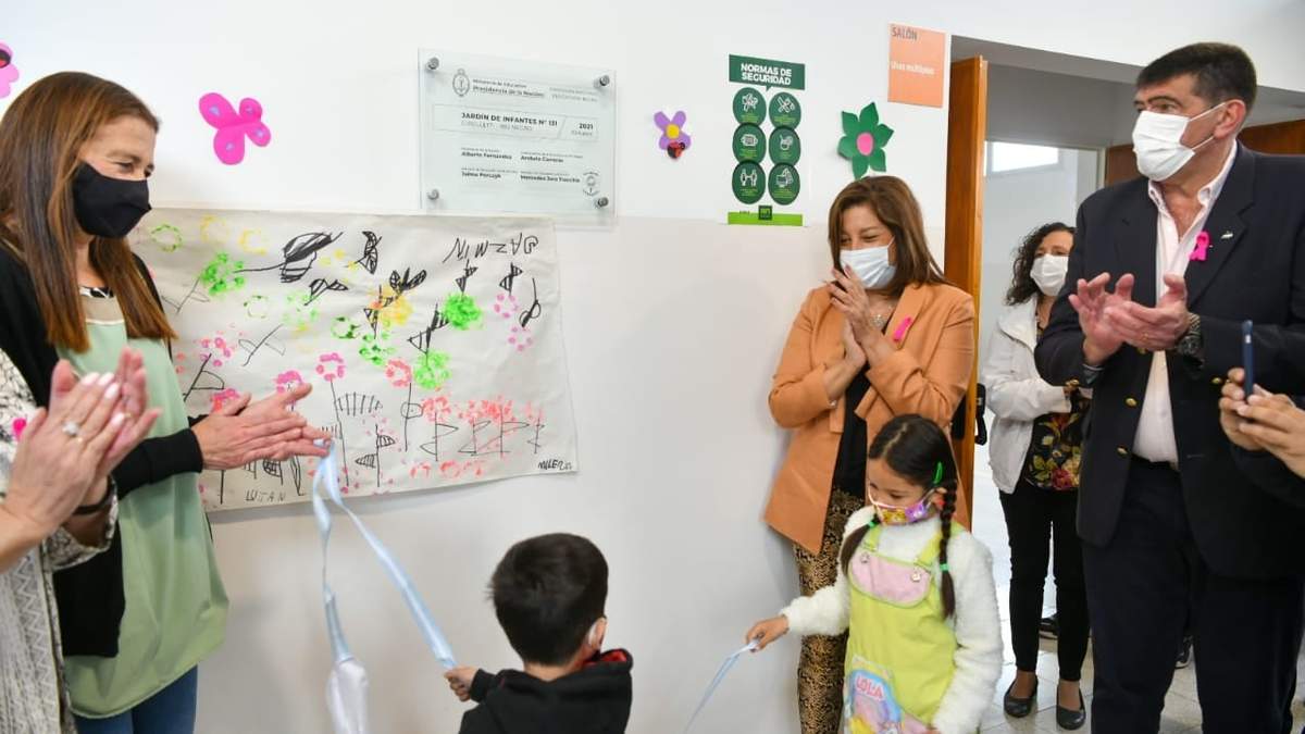 Los estudiantes participaron del corte de cintas en Cipolletti. Fuente: (Twitter)