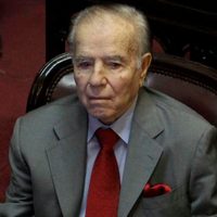 Mientras lucha por su salud, esperan por Carlos Menem para el juicio por el atentado en Río Tercero
