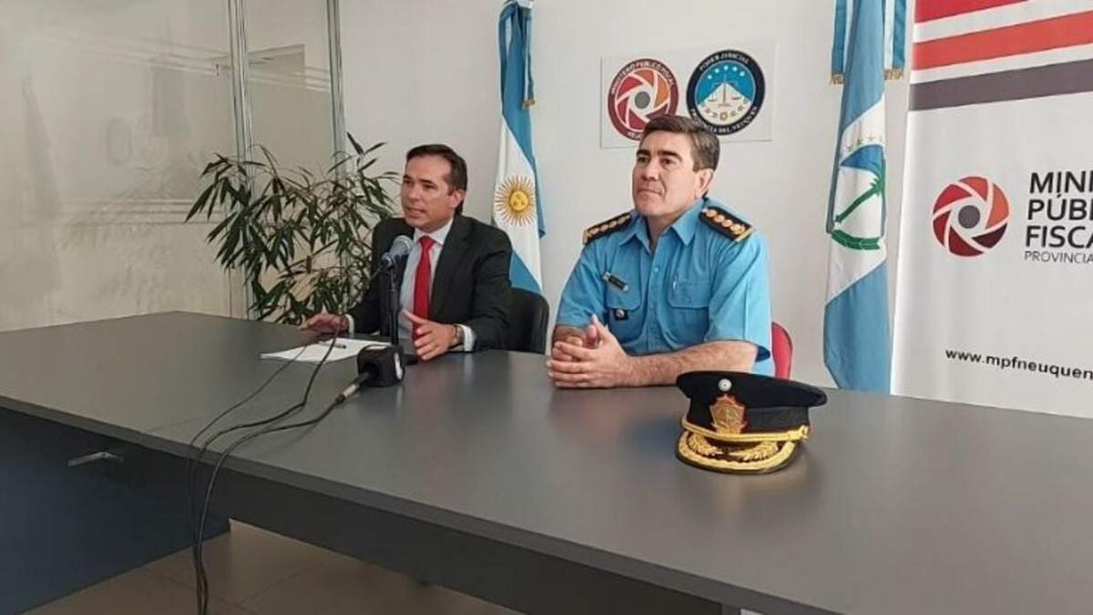 José Gerez junto al jefe de la policía de Neuquén. Fuente (MPF)