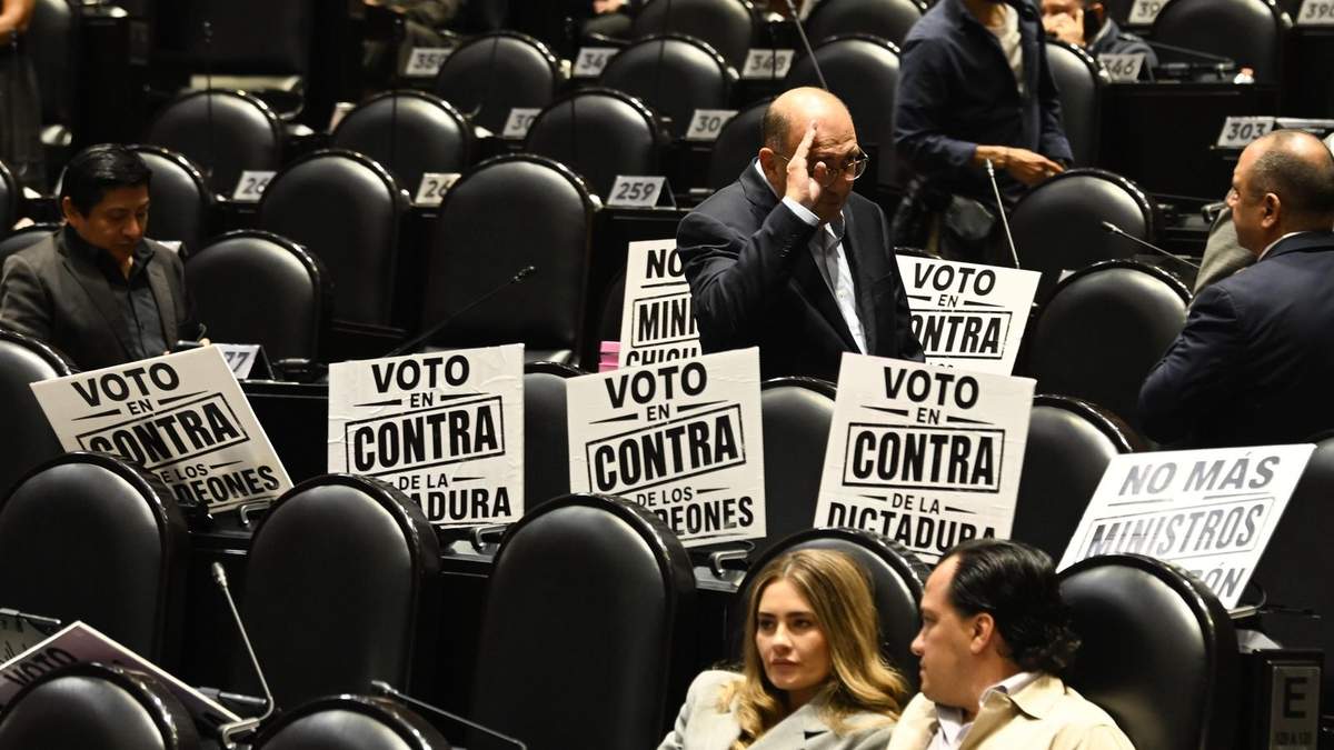 La sesión en San Lázaro
