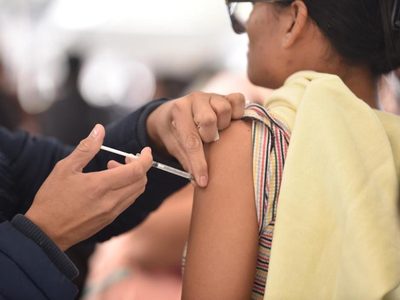 ¿Para cuándo se podría liberar la venta de vacunas contra covid en México? Esto dice una experta