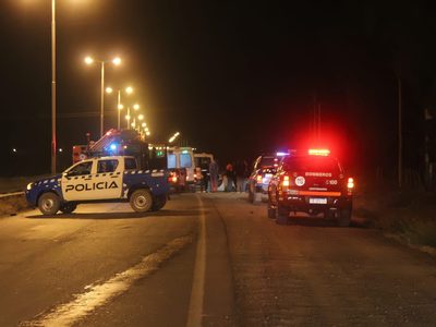 Impactante vuelco sobre ruta 7 en la jurisdicción de Centenario