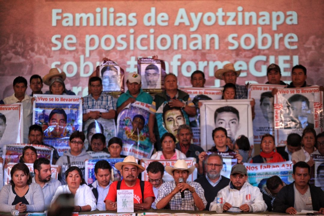 Padres de los 43 Foto Octavio Gómez