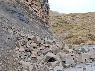 Rocas cayeron sobre la Ruta 43 en Cura Mallín y cortaron el tránsito en el norte neuquino