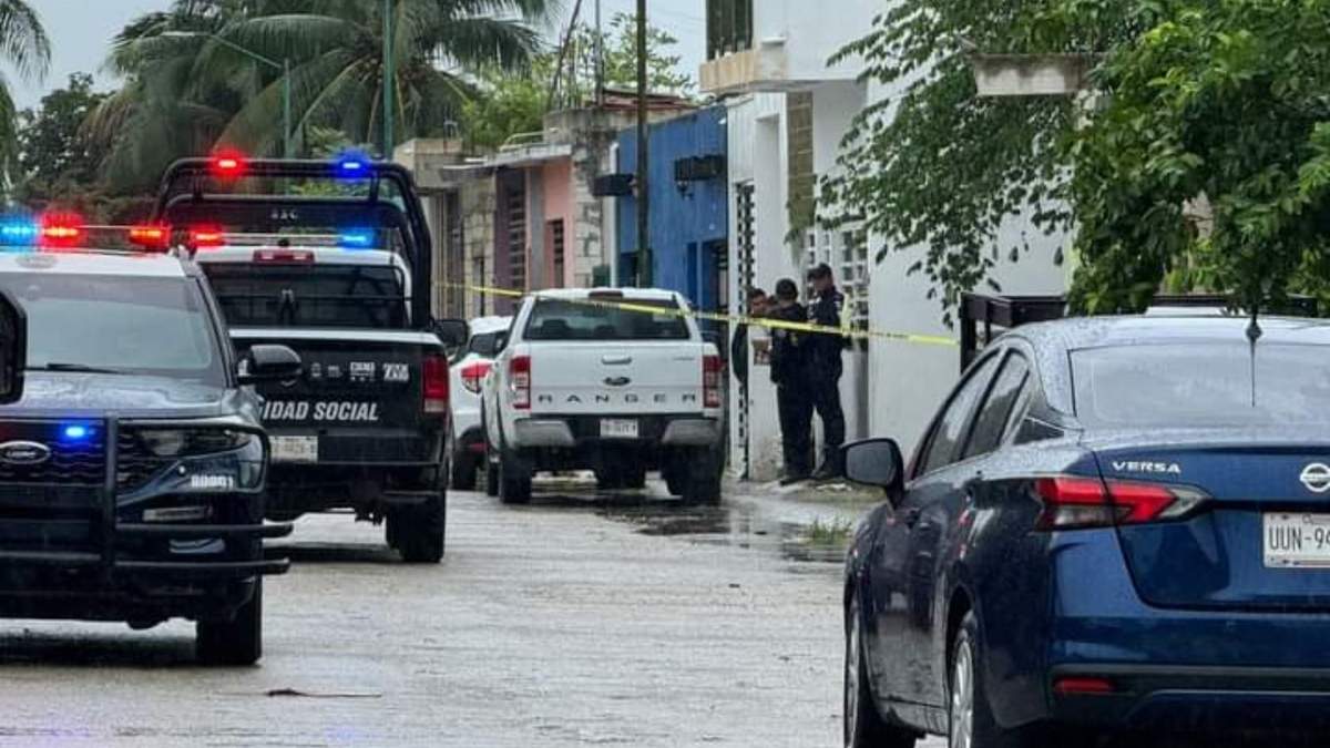 Zona donde balearon el automóvil de Rusbel Pat, funcionario en el gobierno local de Playa del Carmen