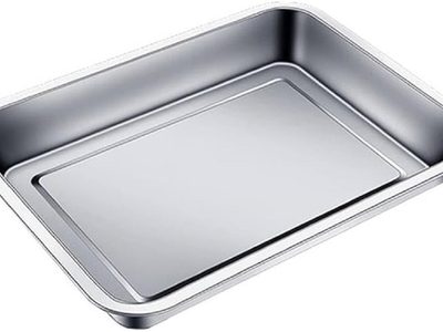 El truco para limpiar esa bandeja de acero inoxidable que estaba sucia en las esquinas y que vuelva a brillar sin esfuerzo