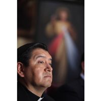 Hugo Valdemar llama a católicos a defender su fe y templos durante marcha feminista