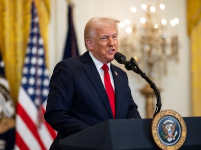 Trump agradece a Bukele su "generosidad" al custodiar a los "enemigos extranjeros" de EU