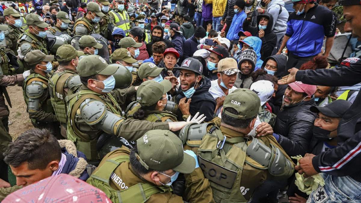 La policía de Chile desaloja a los venezolanos. Fuente: (Twitter)