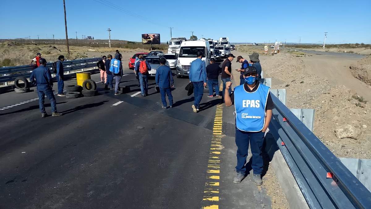 Protesta de trabajadores del EPAS. Fuente: (Twitter)