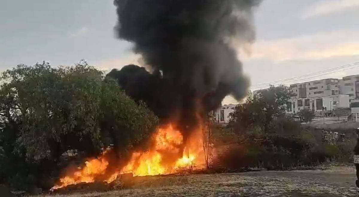 Camioneta incendiada