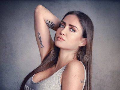 ¡Irresistible! Desde la cama, Celia Lora saluda a sus seguidores y los deja sin aliento ¡Mira!