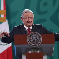 Será muy difícil reemplazar a Helguera, era "ejemplar", "imprescindible": AMLO