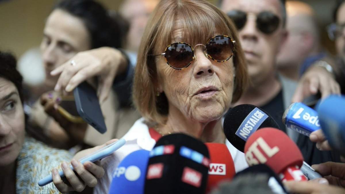 Gisele Pelicot habla a los medios al salir de la sede del tribunal de Aviñón, en el sur de Francia, el jueves 5 de septiembre de 2024