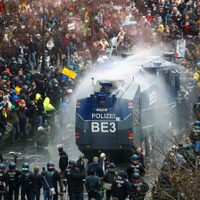 La policía alemana reprimió protestas anticuarentena: un centenar de detenidos