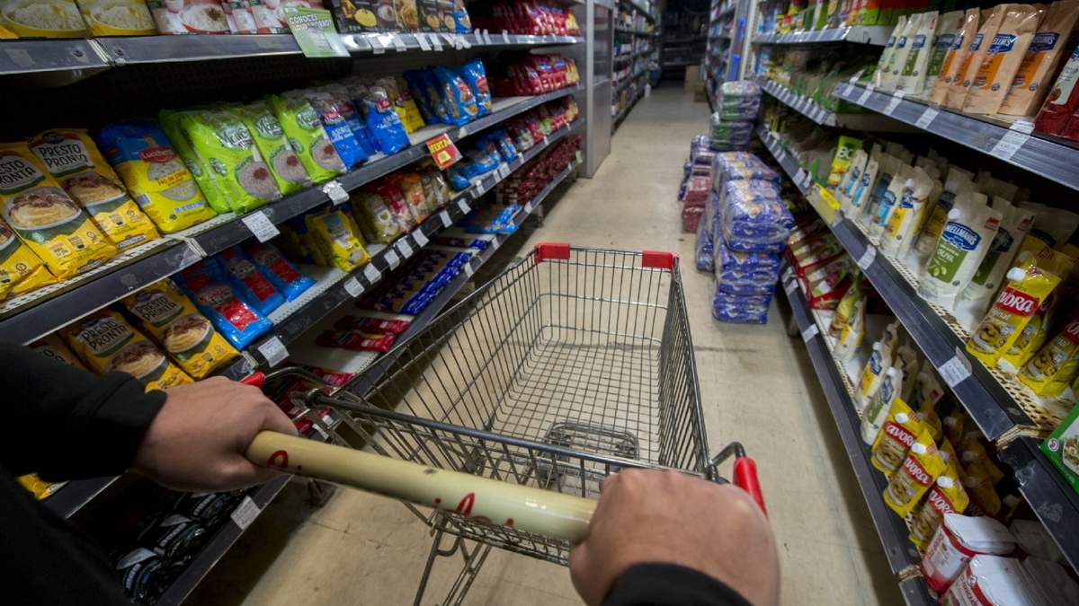 Hubo más de 200 comercios multados. Fuente: (Twitter)