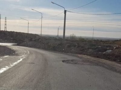 Reclaman por el mal estado de la calle Fangio