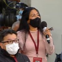 “Usted prefiere las alabanzas”, reprocha reportera a AMLO (Video)