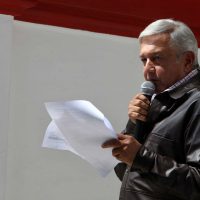 López Obrador informa que ganará 108 mil pesos mensuales; 60 por ciento menos que Peña Nieto