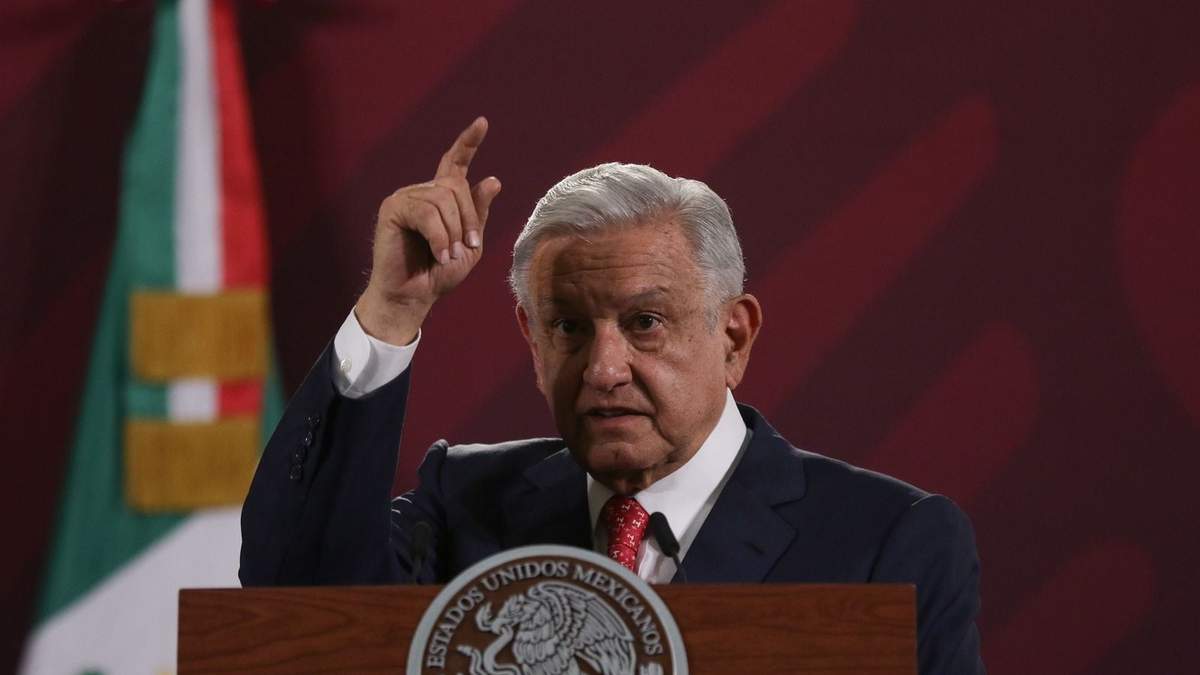 “Vamos a revisarlo todo, nada más para que vean cómo son esos falsarios corruptos, todo en su afán de regresar por sus fueros y seguir robando", sentenció el titular del Ejecutivo federal
