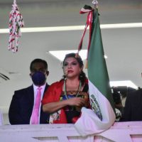Clara Brugada dedica vivas a AMLO, Sheinbaum y a la 4T en el Grito de Independencia (Video)