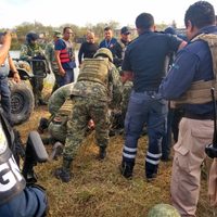 Vuelcan y mueren cuatro de la Guardia Nacional que habían sido agredidos